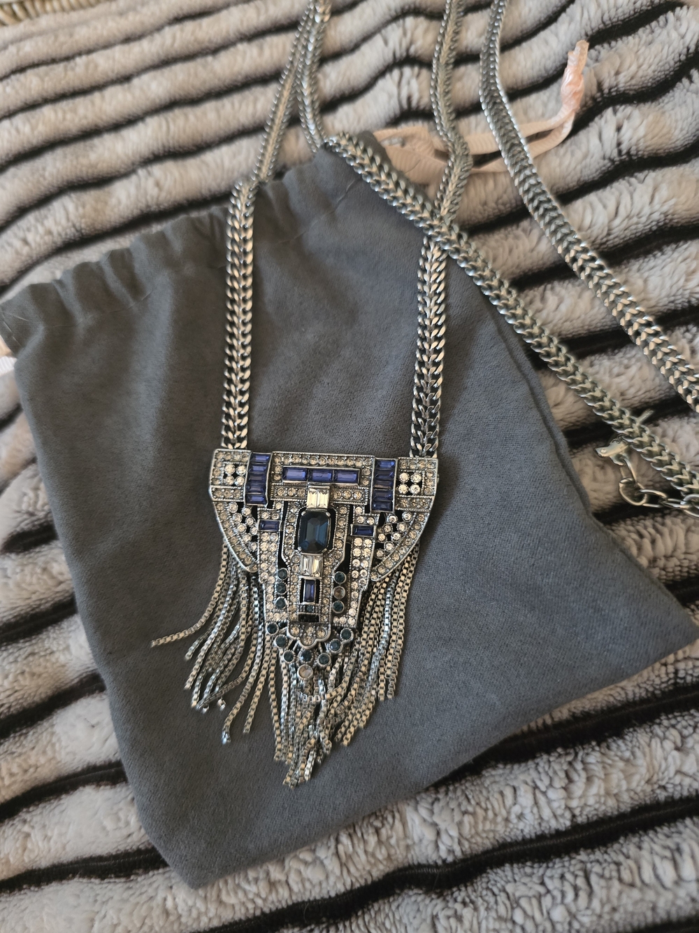 Chloe + Isabel Silver & Blue Art Deco Jardins Du Trocadero Silver Tone Necklace